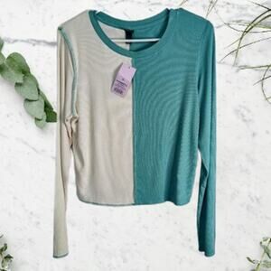 Wild Fable XLG NWT green and ivory rayon blend stretch long sleeve woman's top.